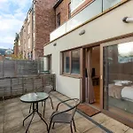 Charming Studio Flat In Kingston Kt2, London