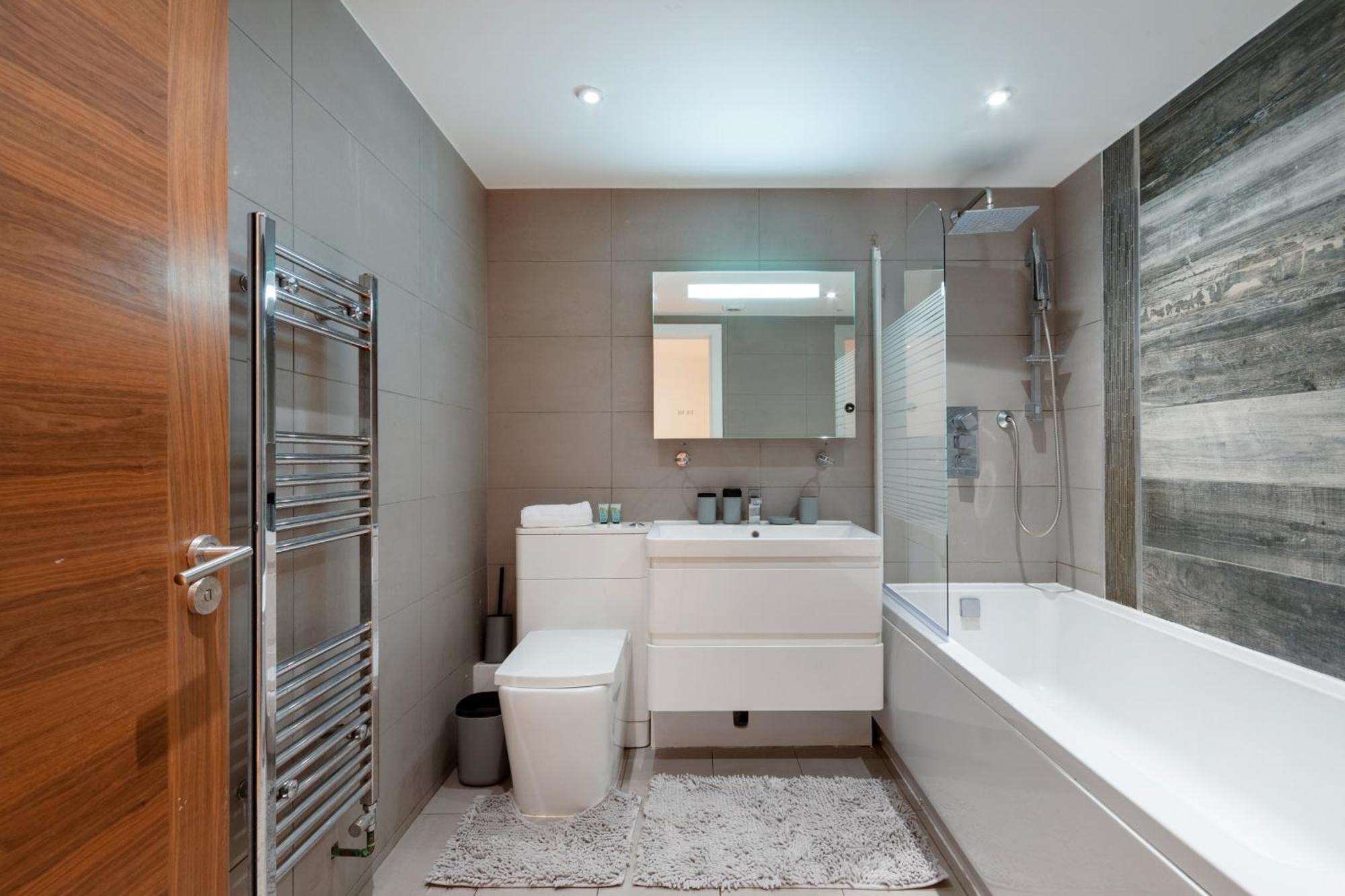 Apartment Charming Flat In Kingston Kt2, London *