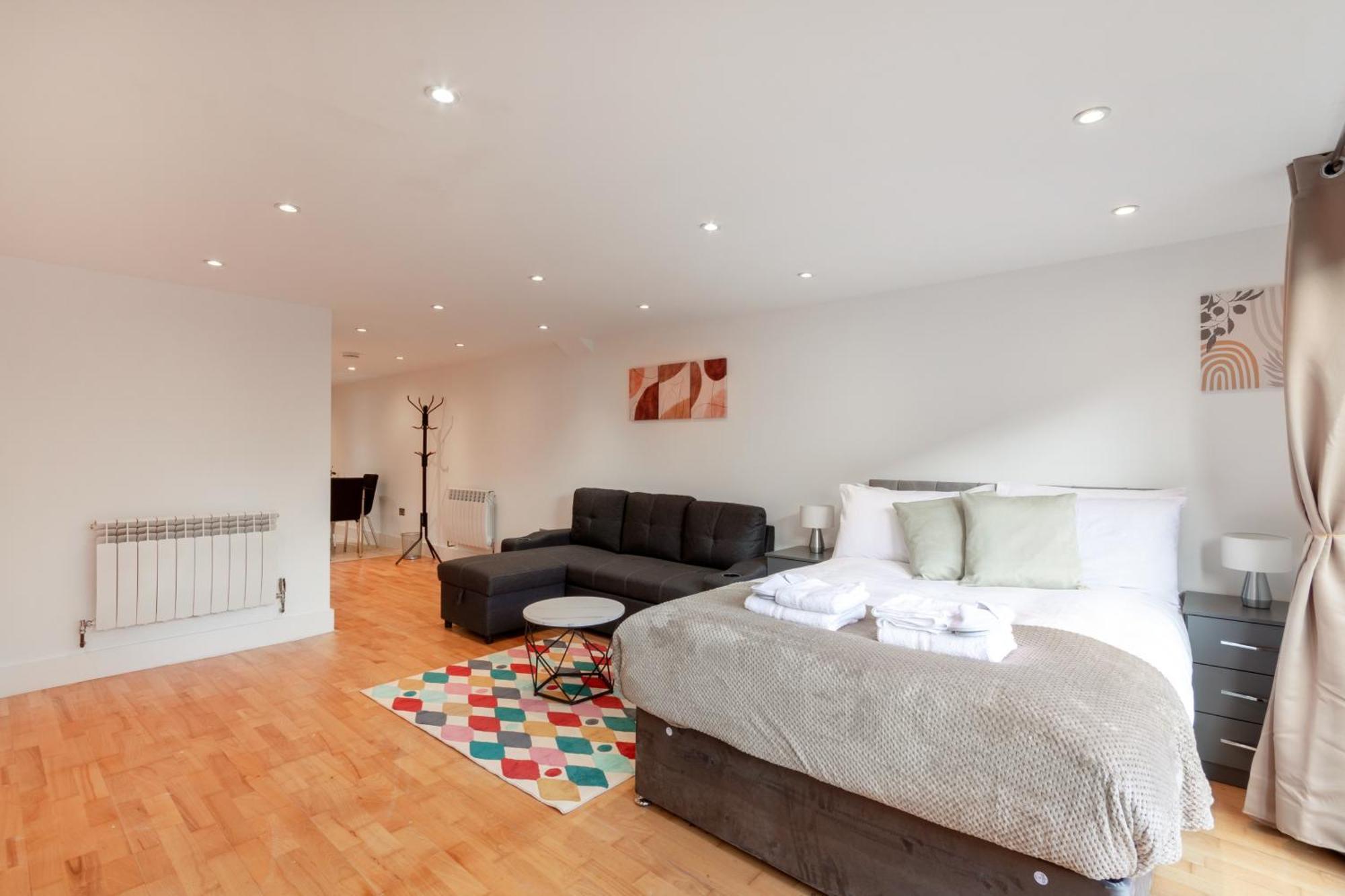 Apartment Charming Flat In Kingston Kt2, London