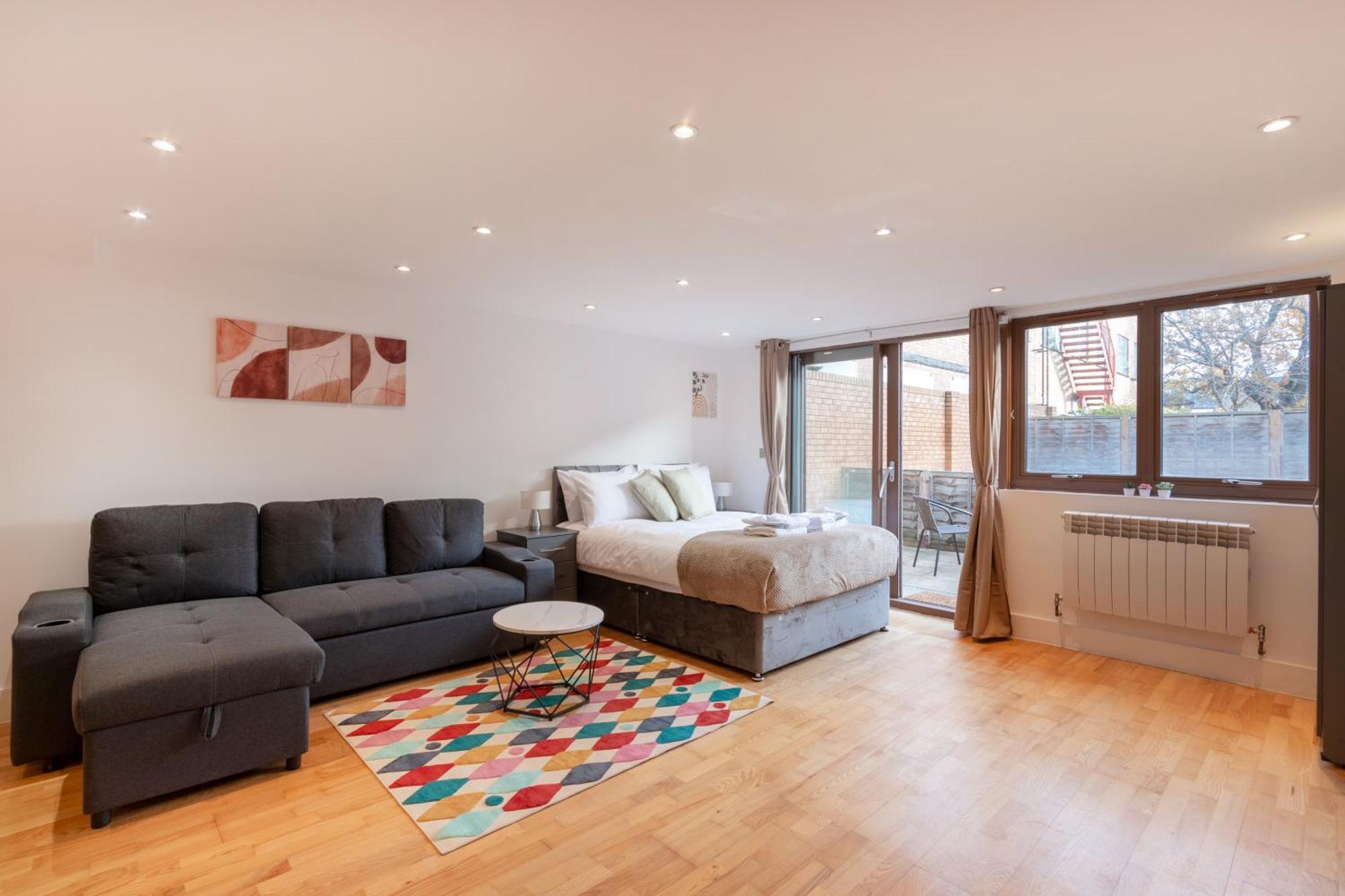 Charming Flat In Kingston Kt2, London Apartment *