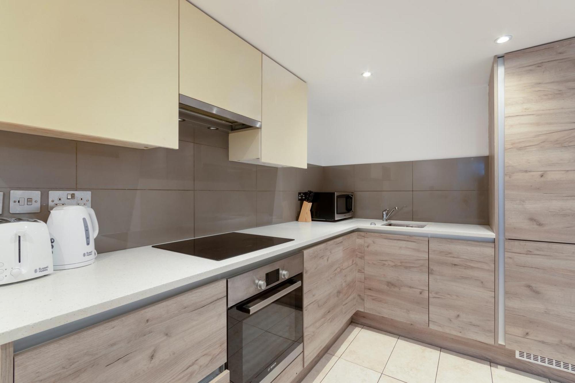 Apartment Charming Flat In Kingston Kt2, London
