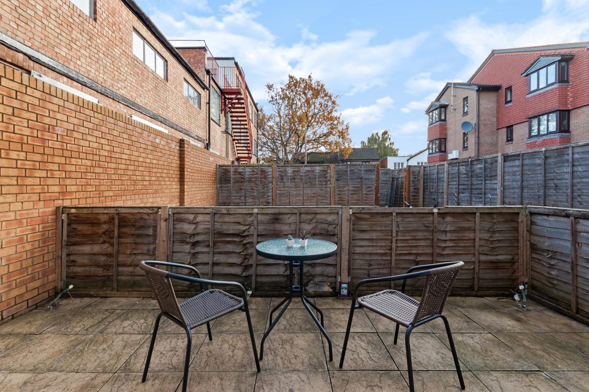 Charming Flat In Kingston Kt2, London Apartment
